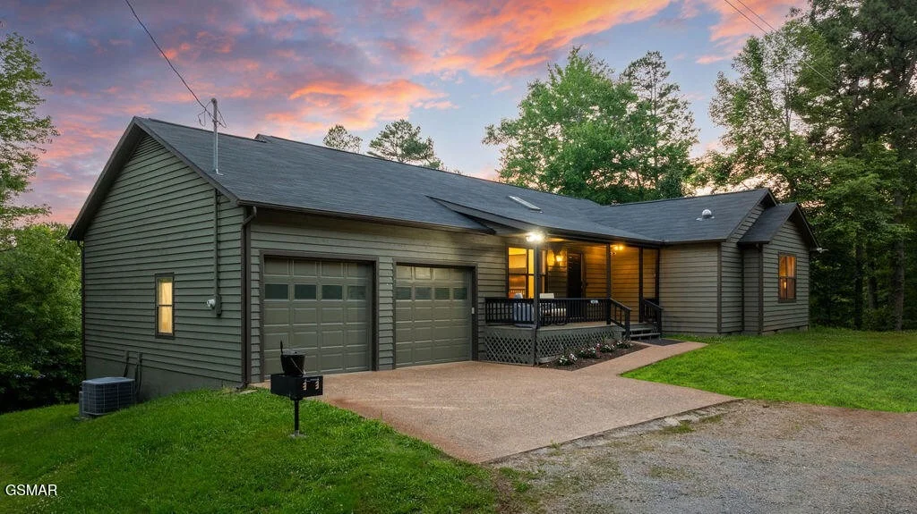 Photo of 4822 White Pine Way