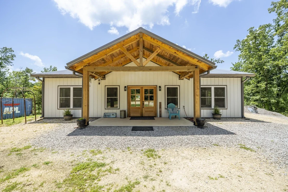 Photo of 395 WEST DR