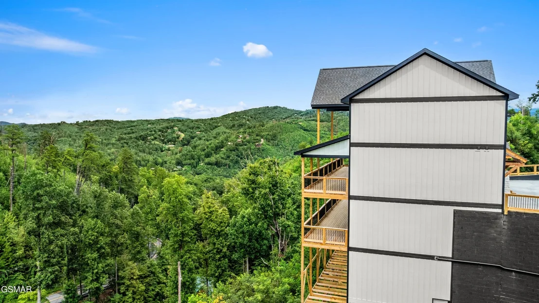 Photo of 745 Pinecrest Drive