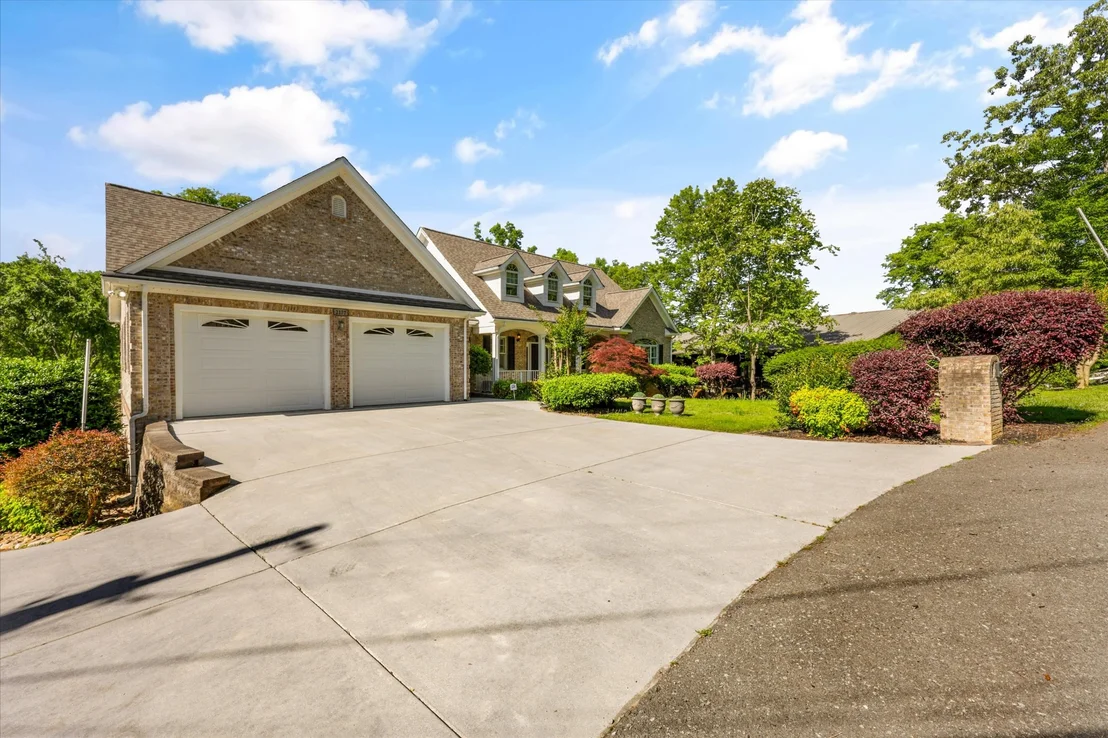 Photo of 2177 Riverview Dr