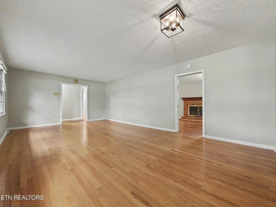 Photo of 7624 Berkshire Blvd