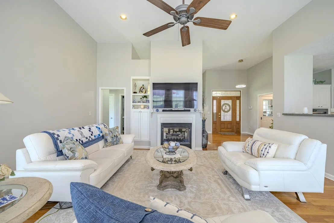 Photo of 135 BETSY DR