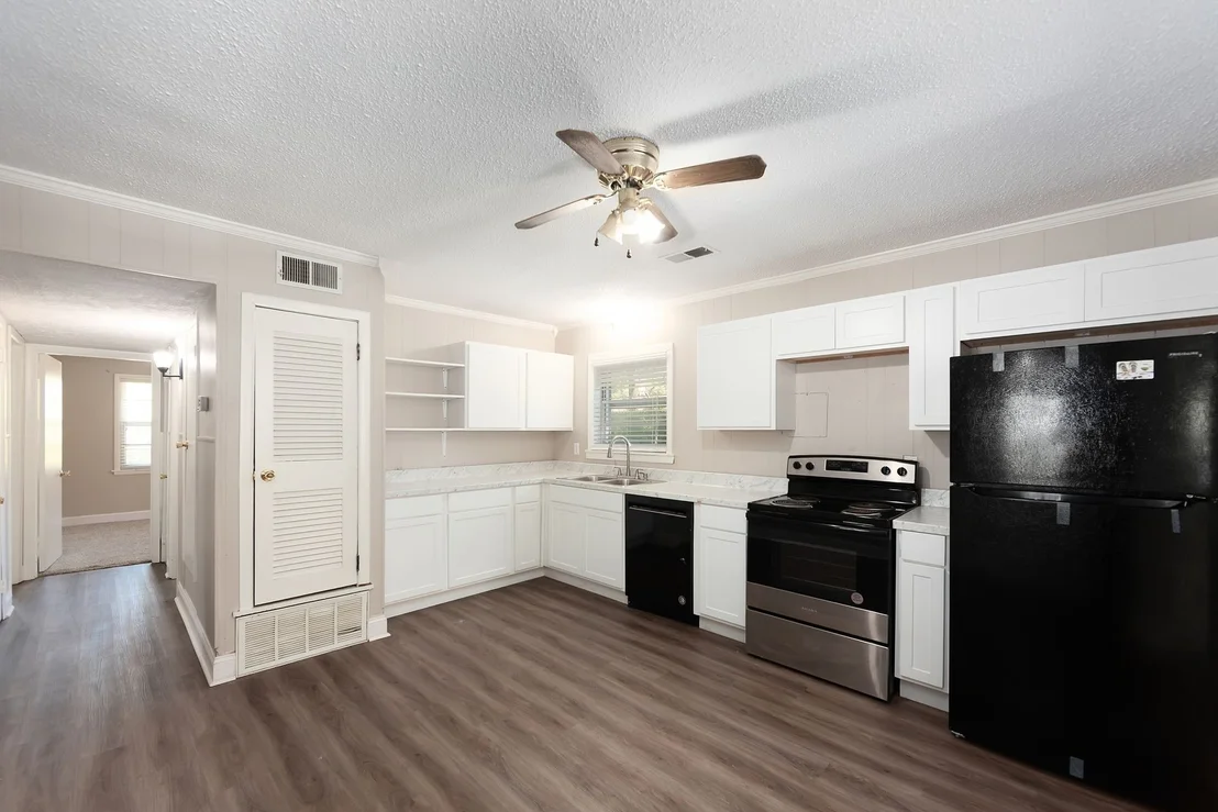 Photo of 566 Pearson Dr