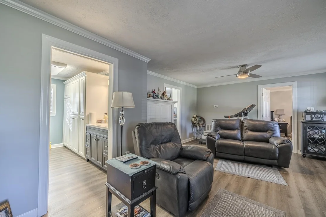 Photo of 122 CANBY CIR