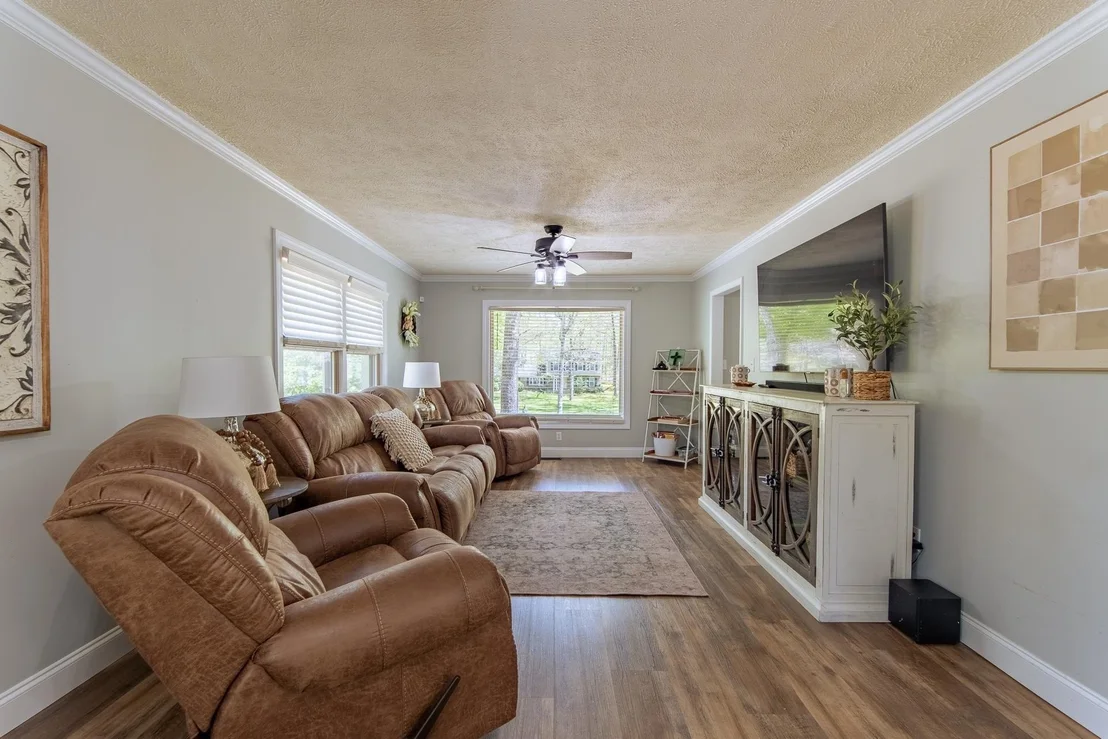 Photo of 180 HORNER DR