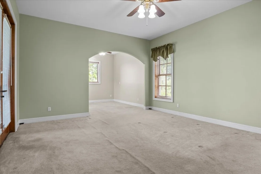 Photo of 867 River Oaks Dr