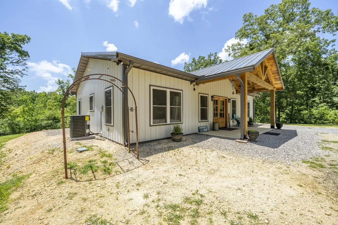 Photo of 395 WEST DR