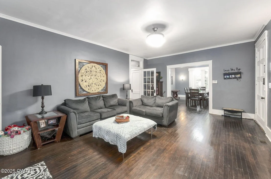 Photo of 1262 Hollywood Dr