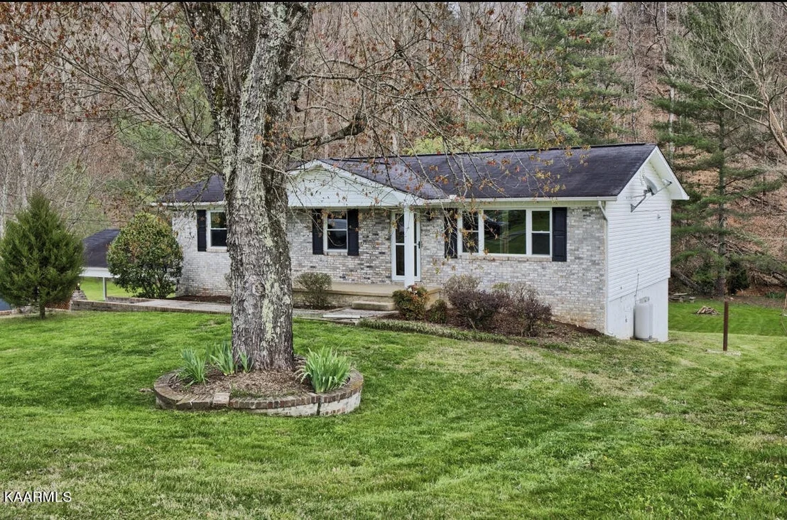 Photo of 215 Brooks Rd
