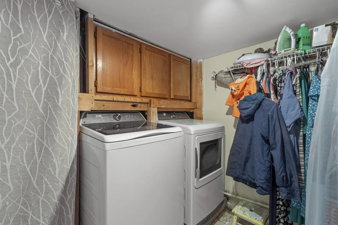Photo of 2077 Saunders Road