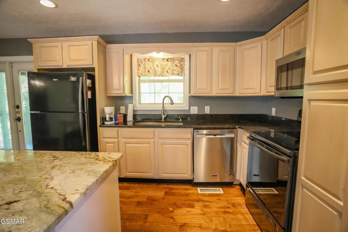 Photo of 820 Matthews Way