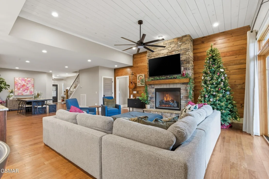 Photo of 701 Waters Edge