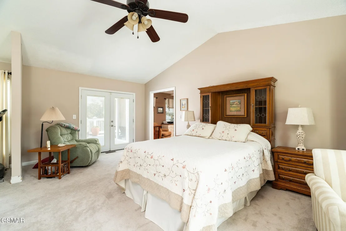 Photo of 884 River Cliff Drive