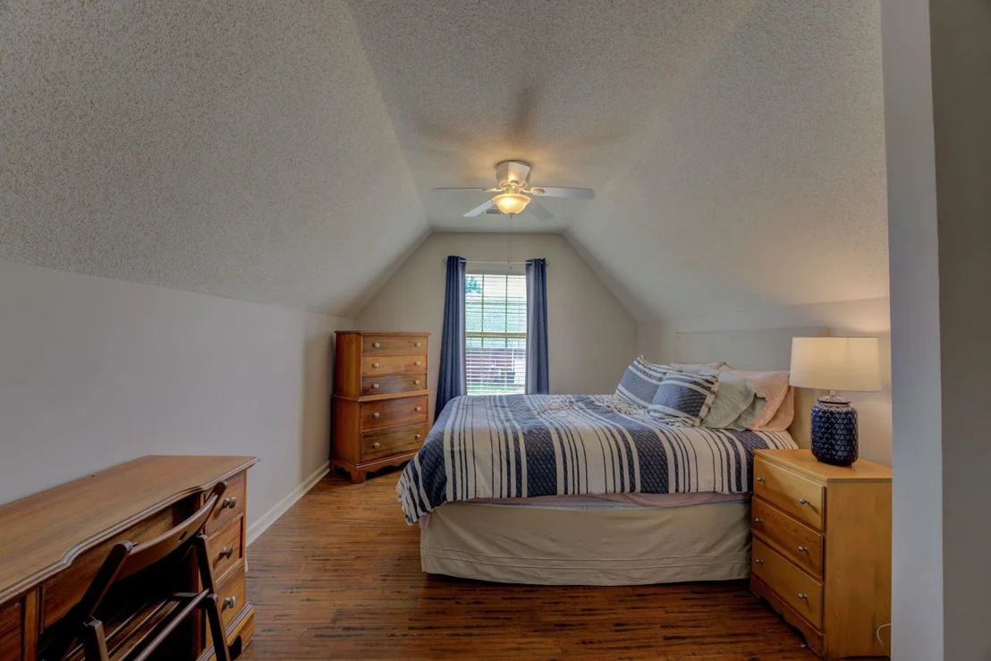 Photo of 384 STEADMAN LN