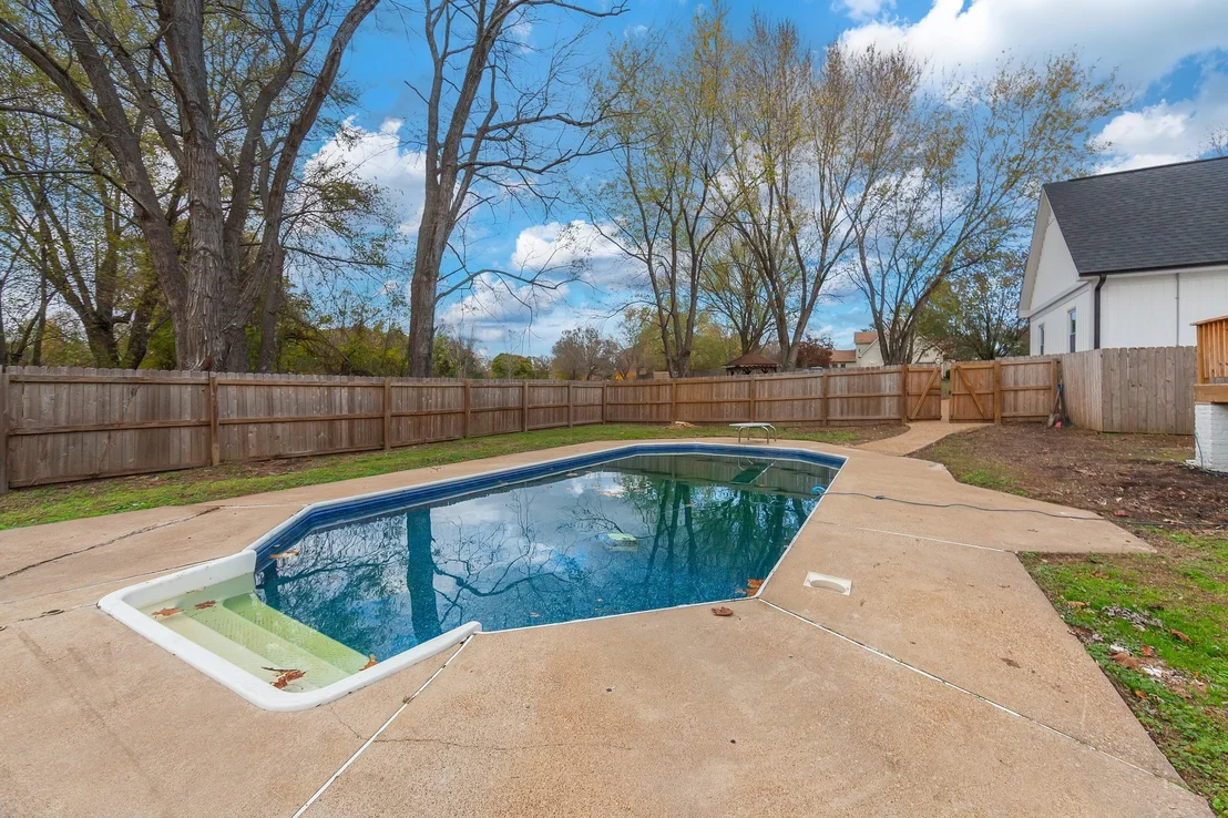Photo of 250 Bascom Rd
