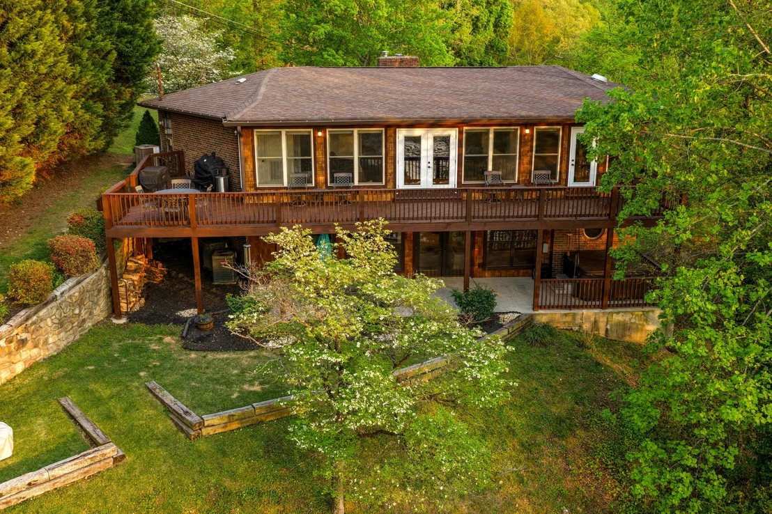 Photo of 979 Clift Cave Road