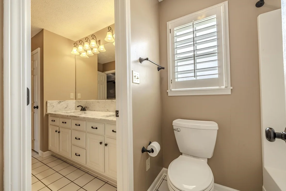 Photo of 565 BOWEN DR