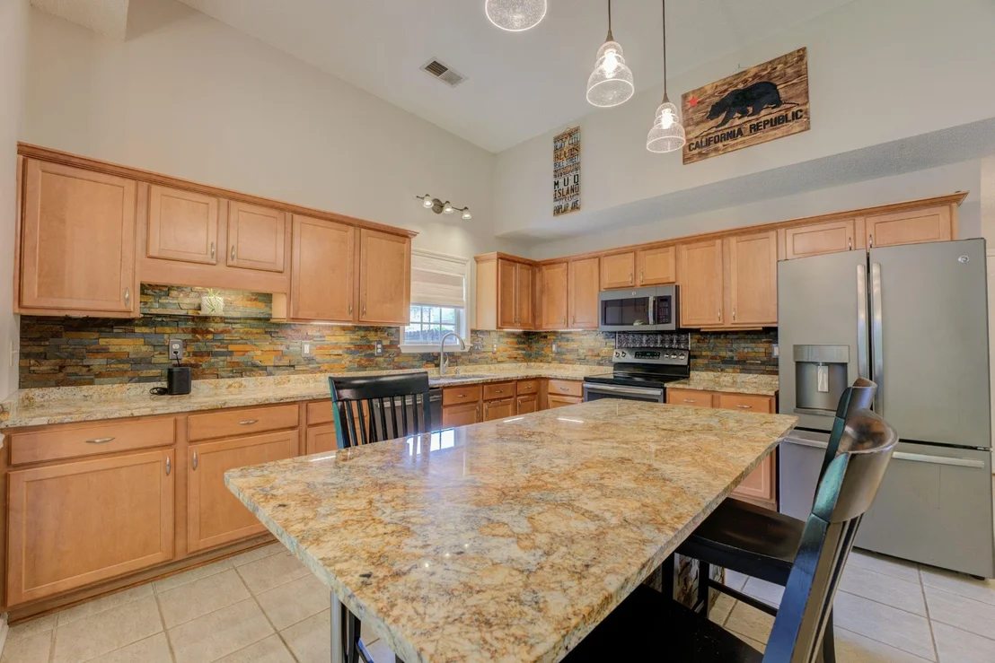 Photo of 384 STEADMAN LN