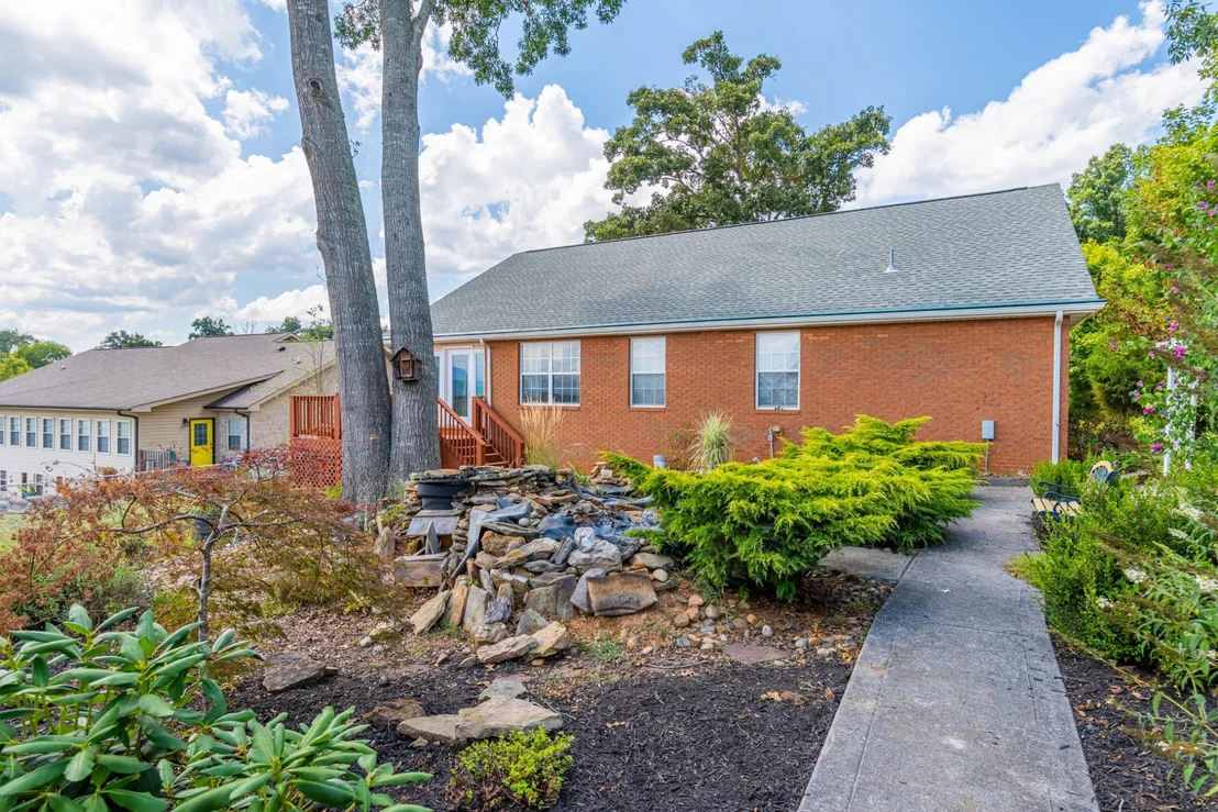 Photo of 1425 Benjamin Blvd