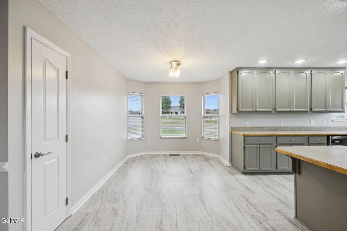Photo of 734 Southview Circle