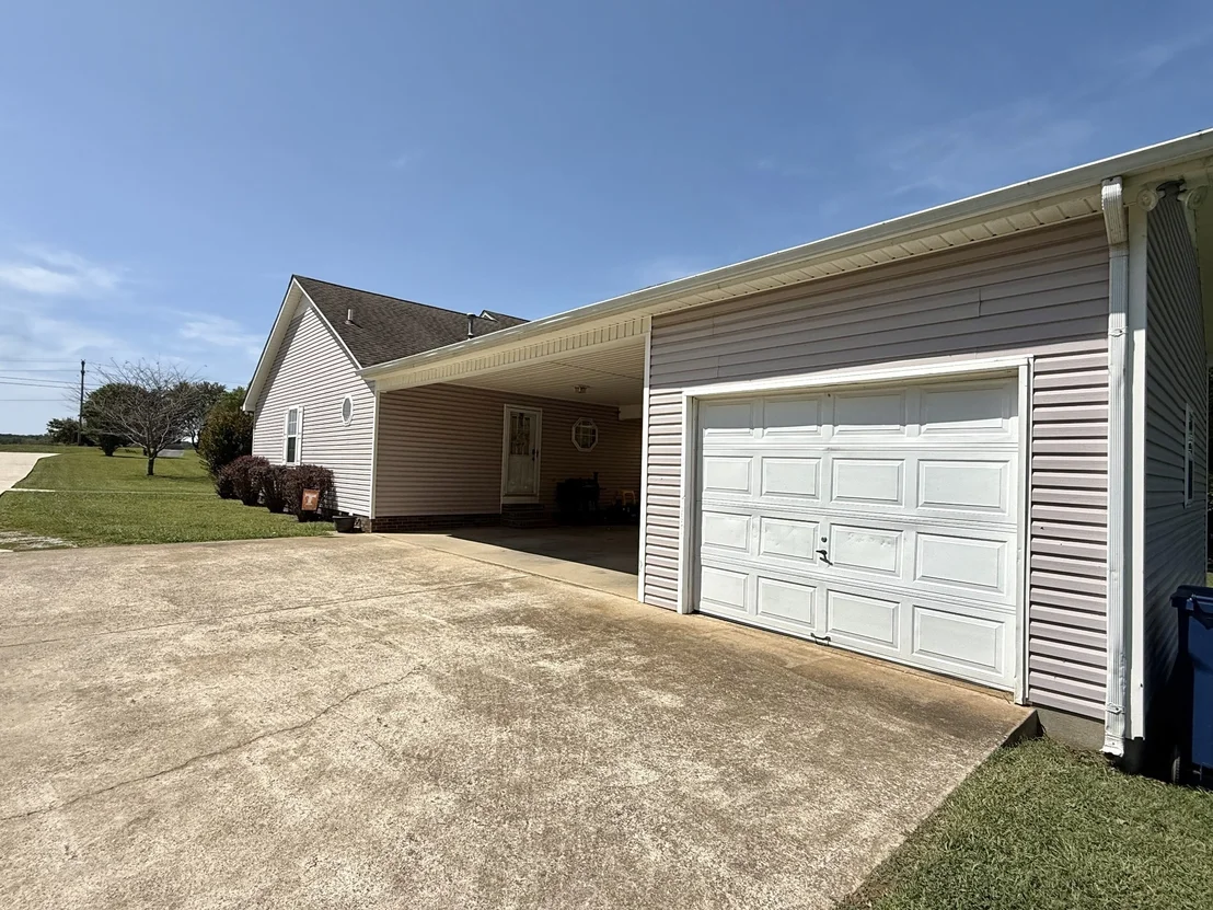 Photo of 594 Highway 64 W