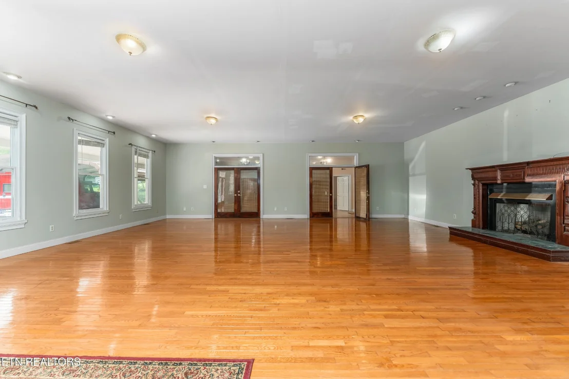 Photo of 702 Meadowview Drive