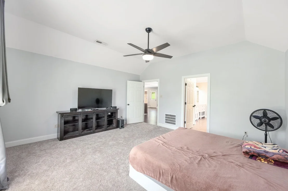 Photo of 135 DAVIS RD