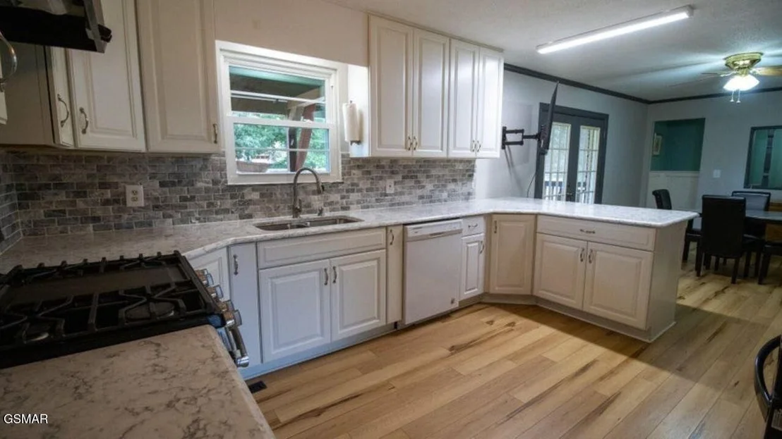 Photo of 310 Hollywood Circle
