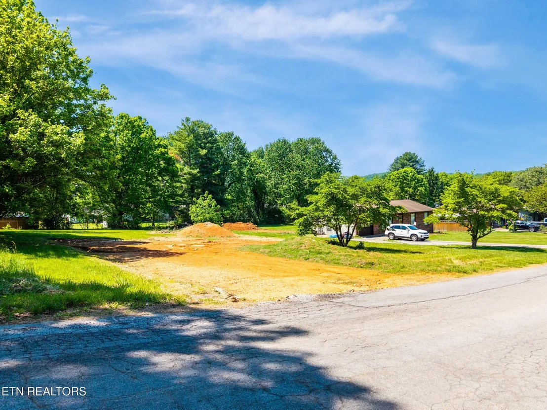 Photo of 827 Walker Ave