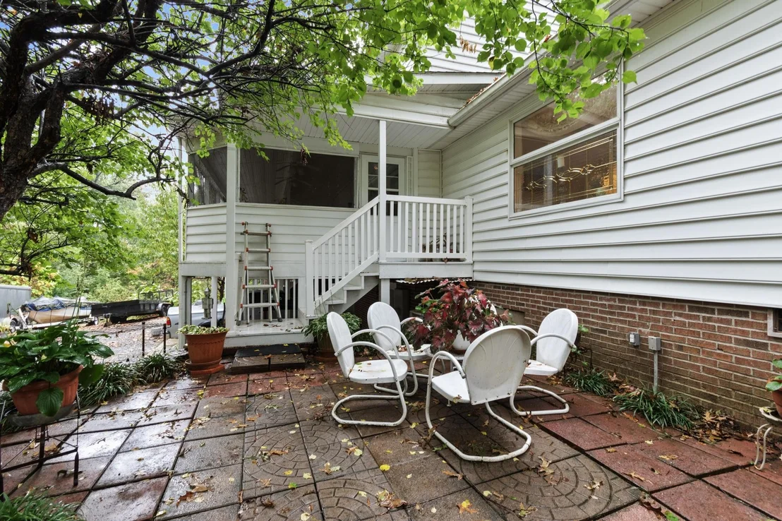 Photo of 225 Blue Springs Blvd