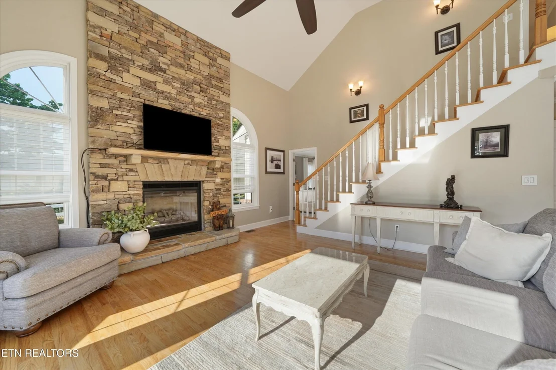 Photo of 619 Emerald Ave