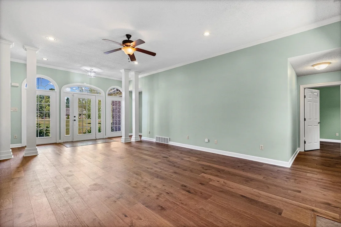 Photo of 371 BRIERHEDGE RD