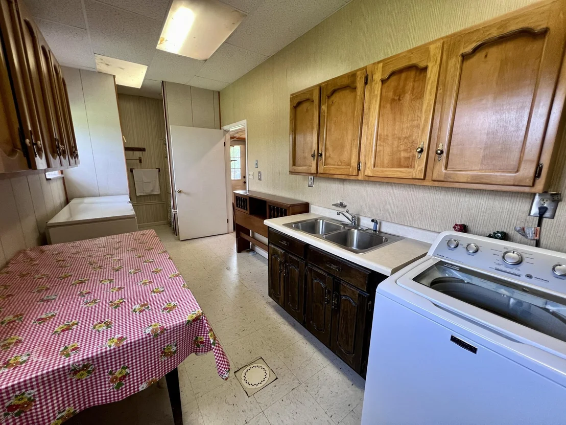 Photo of 1689 Ridge Road