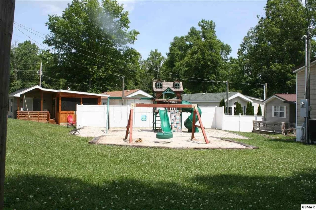 Photo of 5355 Parkway East