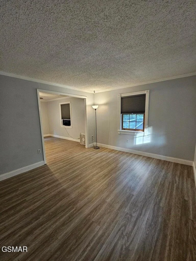 Photo of 716 White Oak Circle