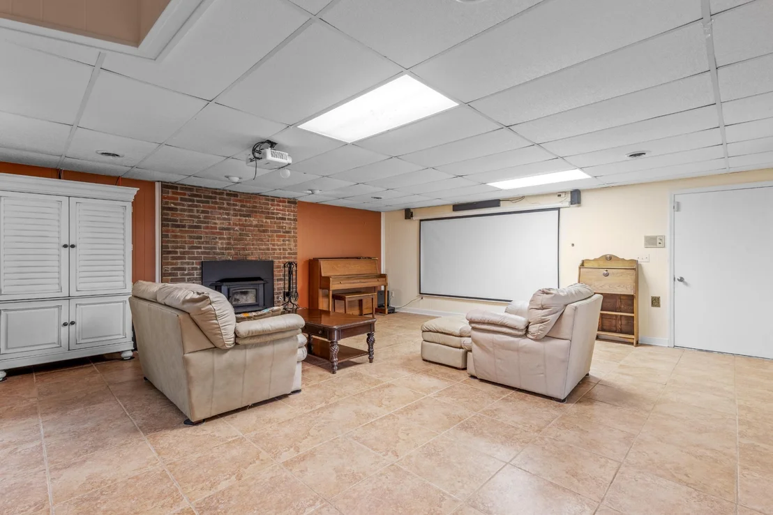 Photo of 979 Clift Cave Road