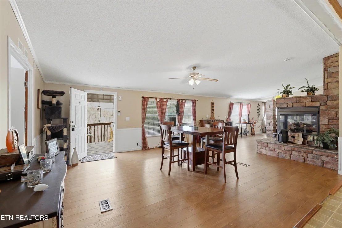 Photo of 122 2nd St