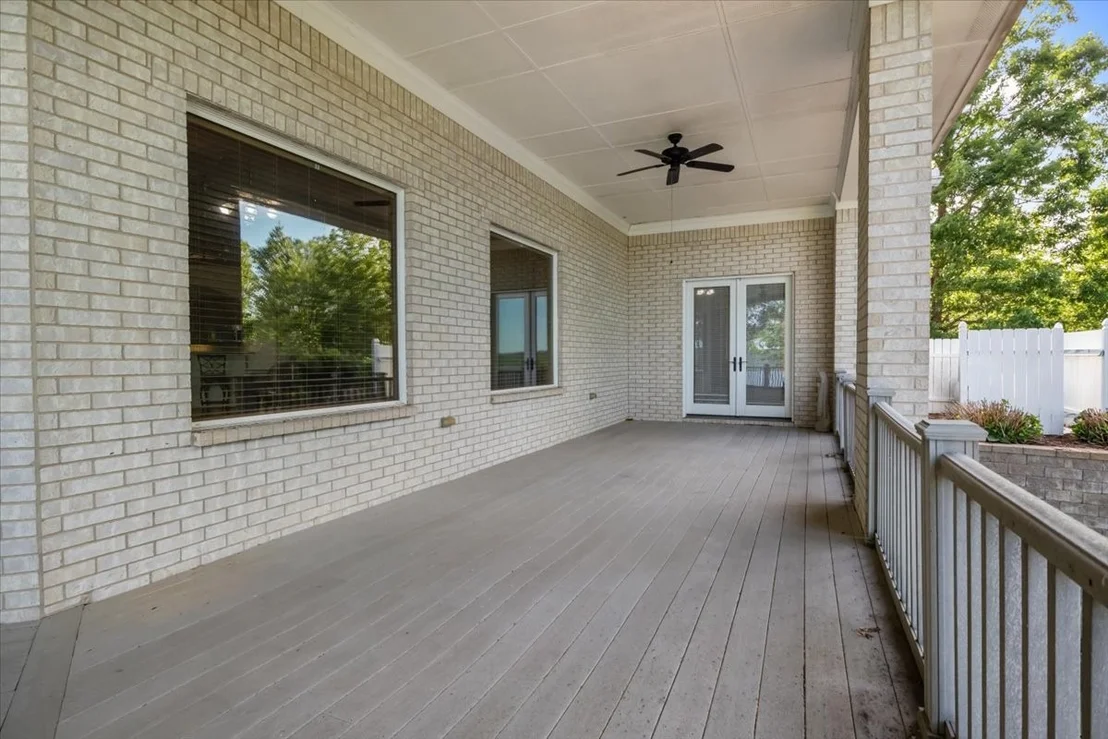 Photo of 867 River Oaks Dr