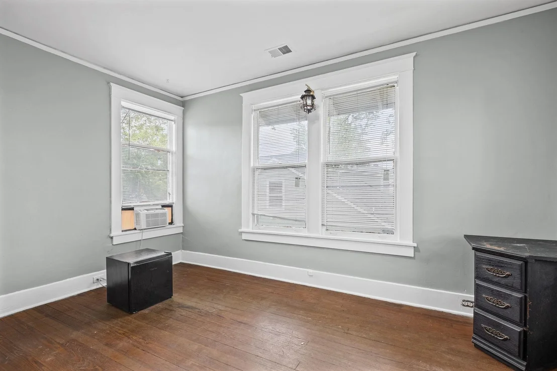 Photo of 985 FORREST AVE