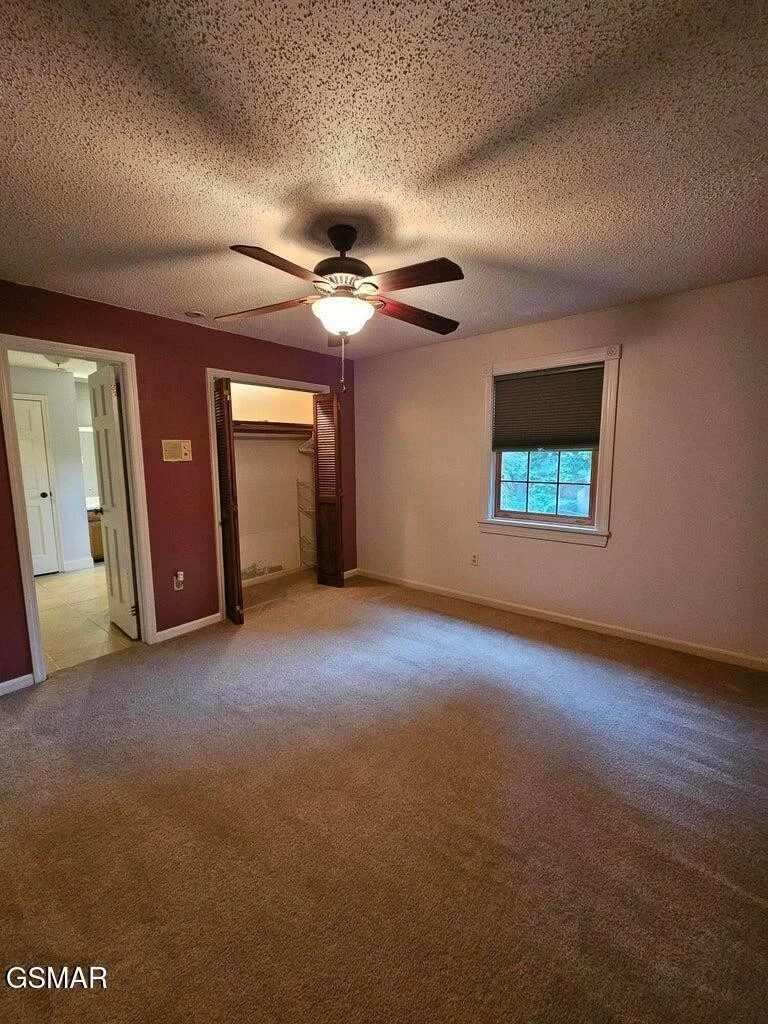 Photo of 716 White Oak Circle