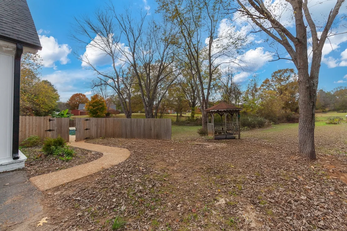 Photo of 250 Bascom Rd