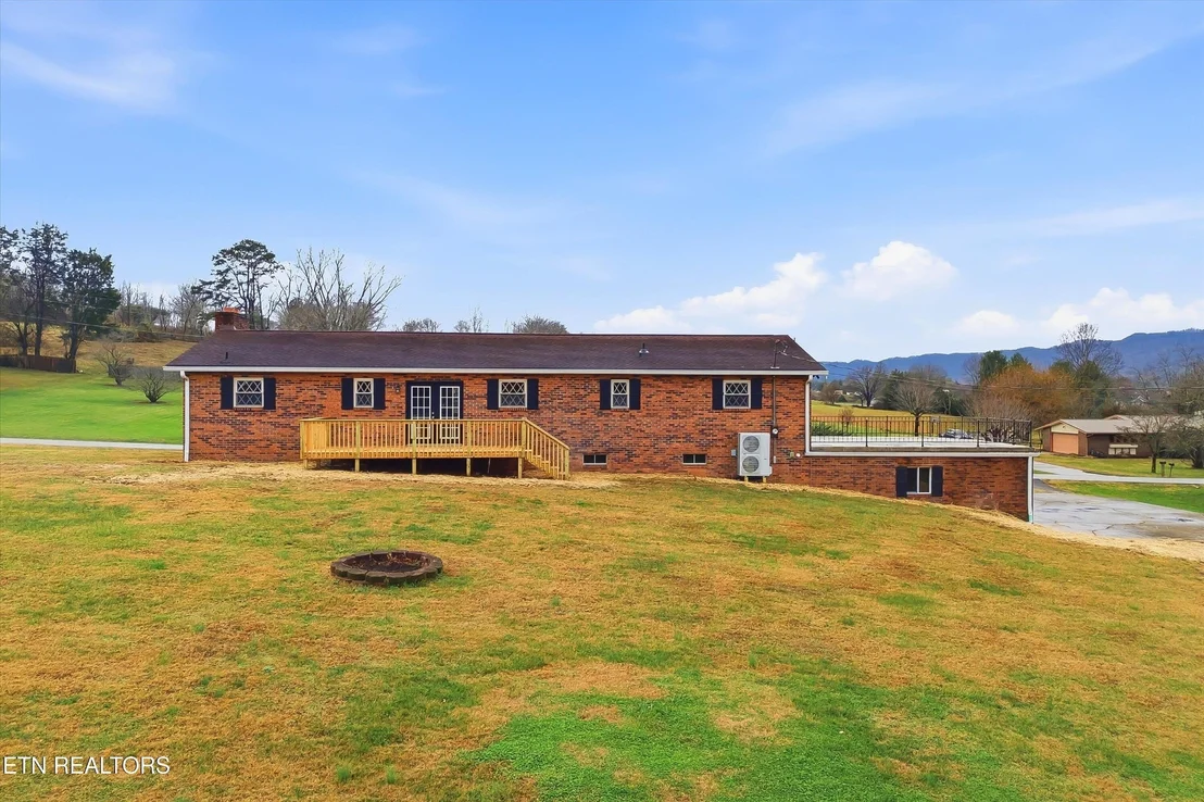 Photo of 229 Brown Crest Rd
