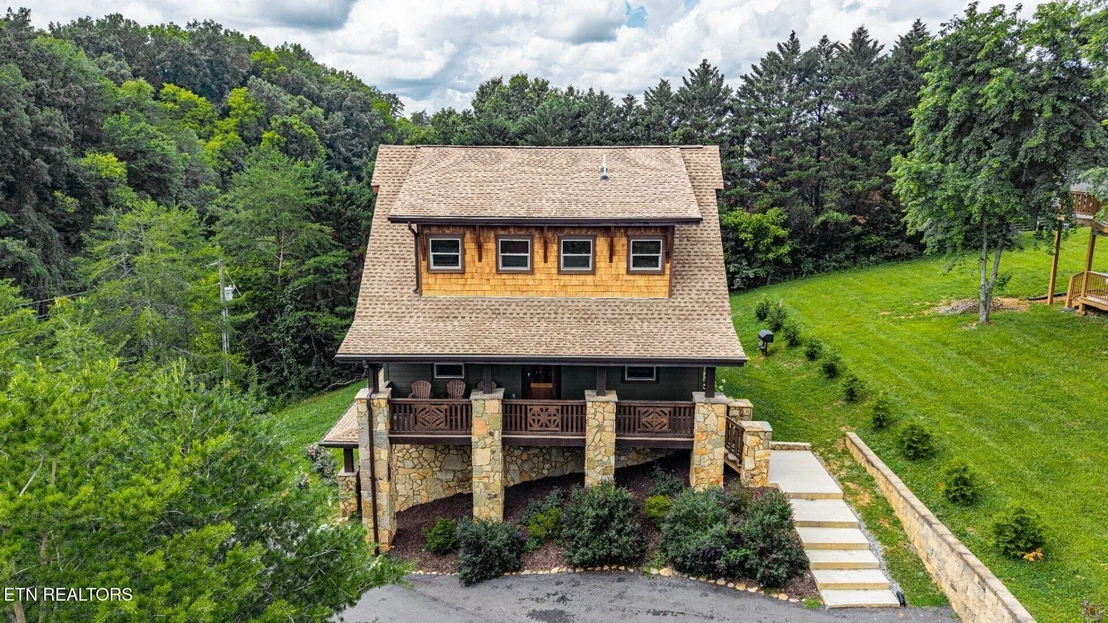 Photo of 615 Rainbow Rd