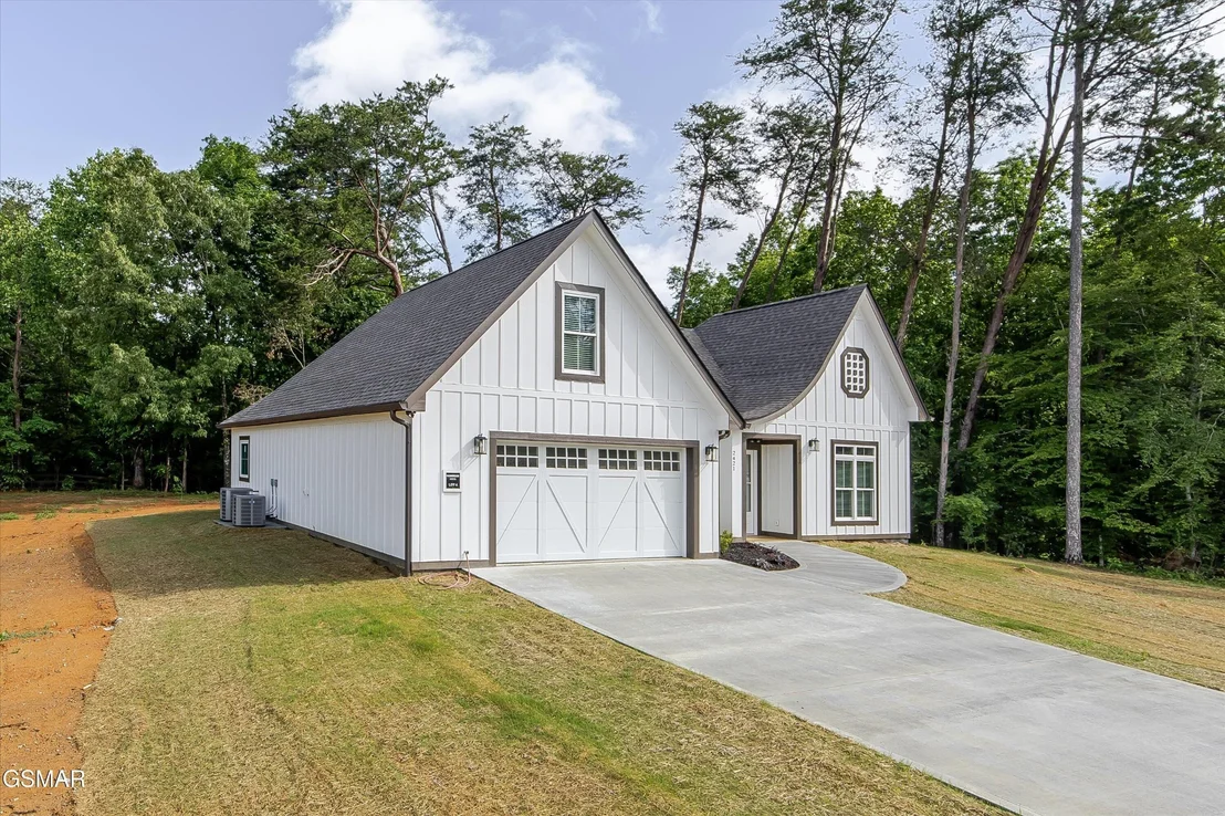 Photo of 2421 Iron Forge Way