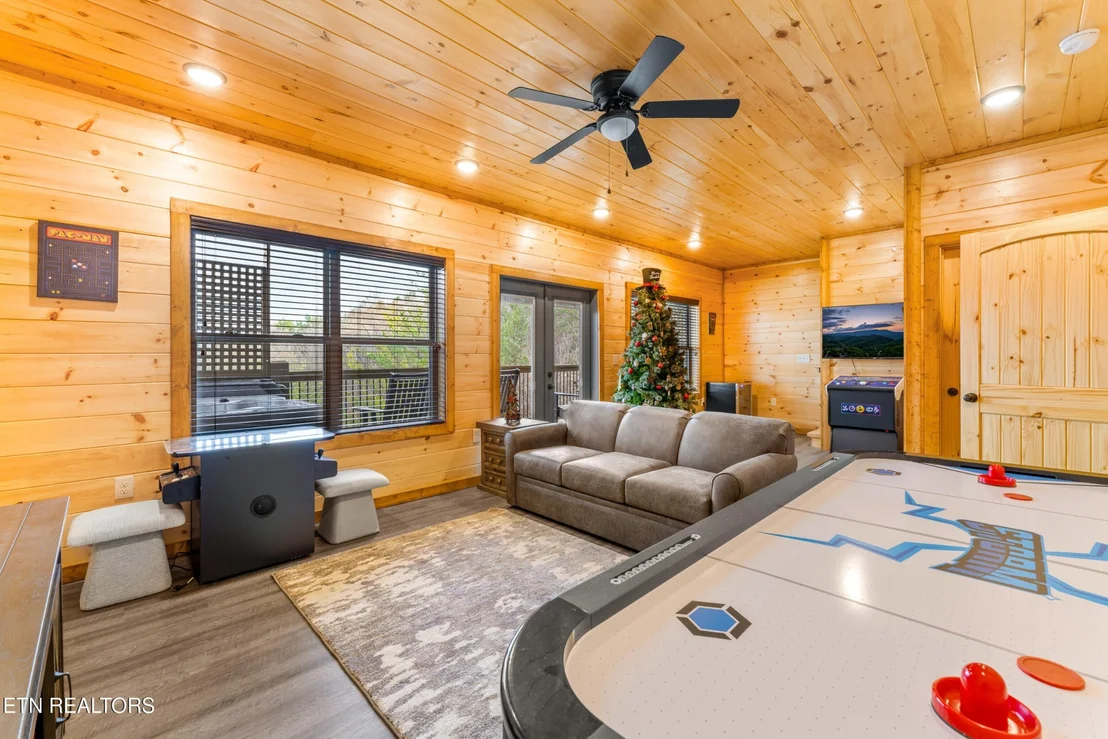 Photo of 804 Peak Loop Way