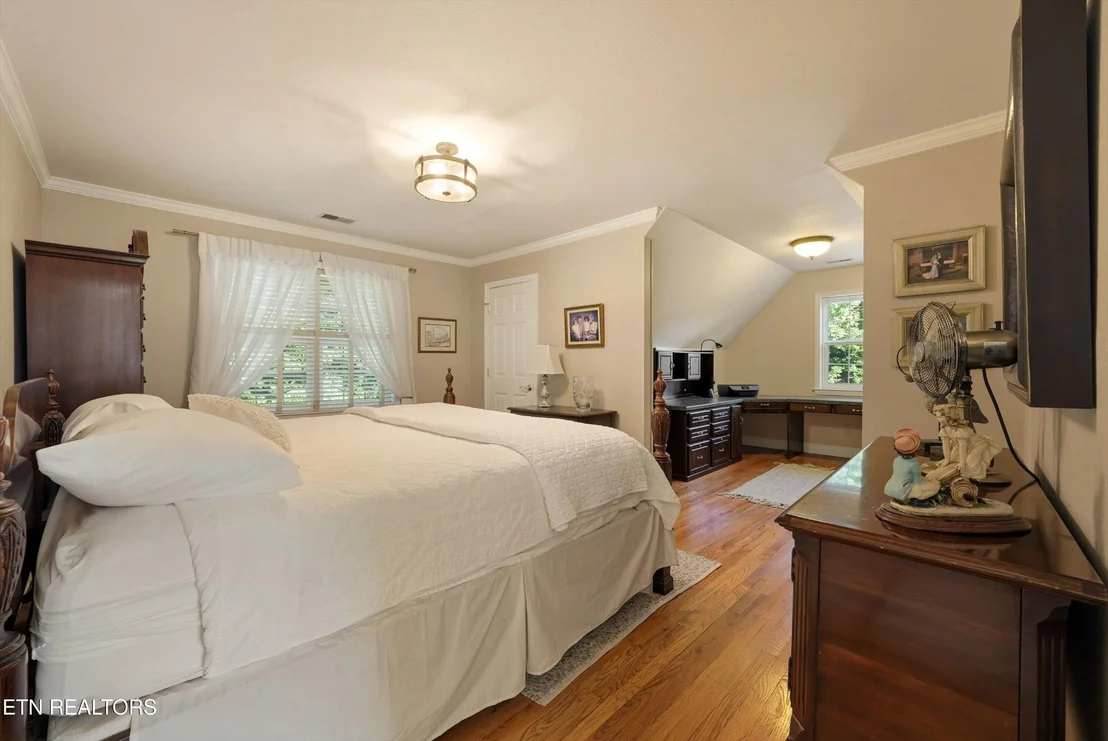 Photo of 619 Emerald Ave