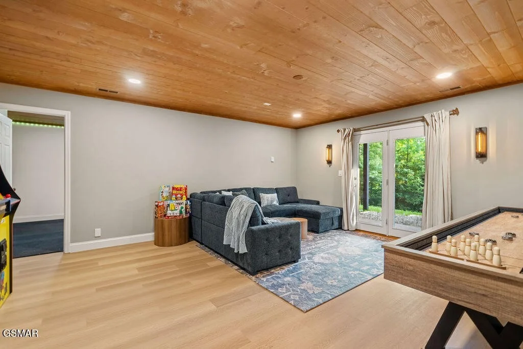 Photo of 4822 White Pine Way