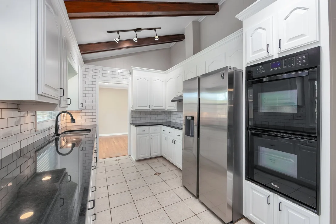 Photo of 596 Russell Rd