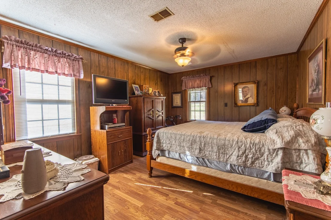 Photo of 605 Robinson Rd