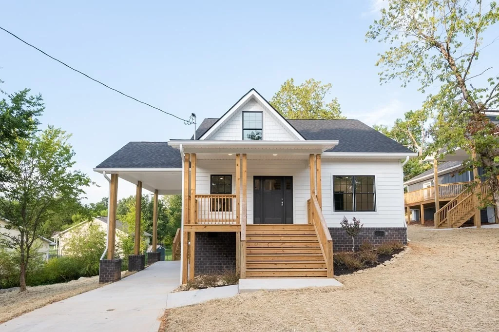 Photo of 210 Red Bud Lane